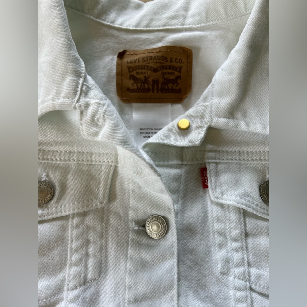 Levi’s Jean Jacket - Picture 14 of 16